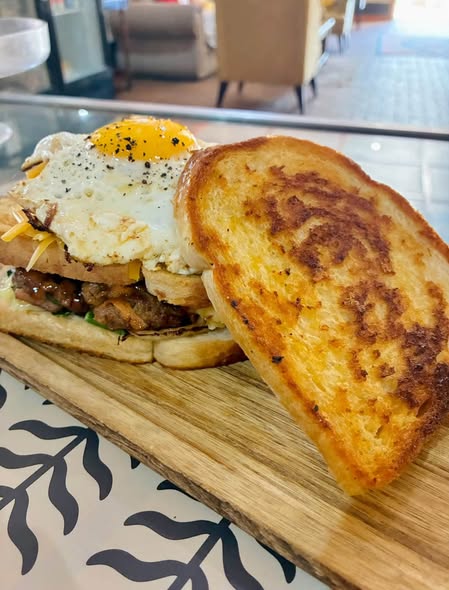 🥪 IT’S FRIDAY!!! AND STRUCTURAL INTEGRITY IS OPTIONAL! 😂