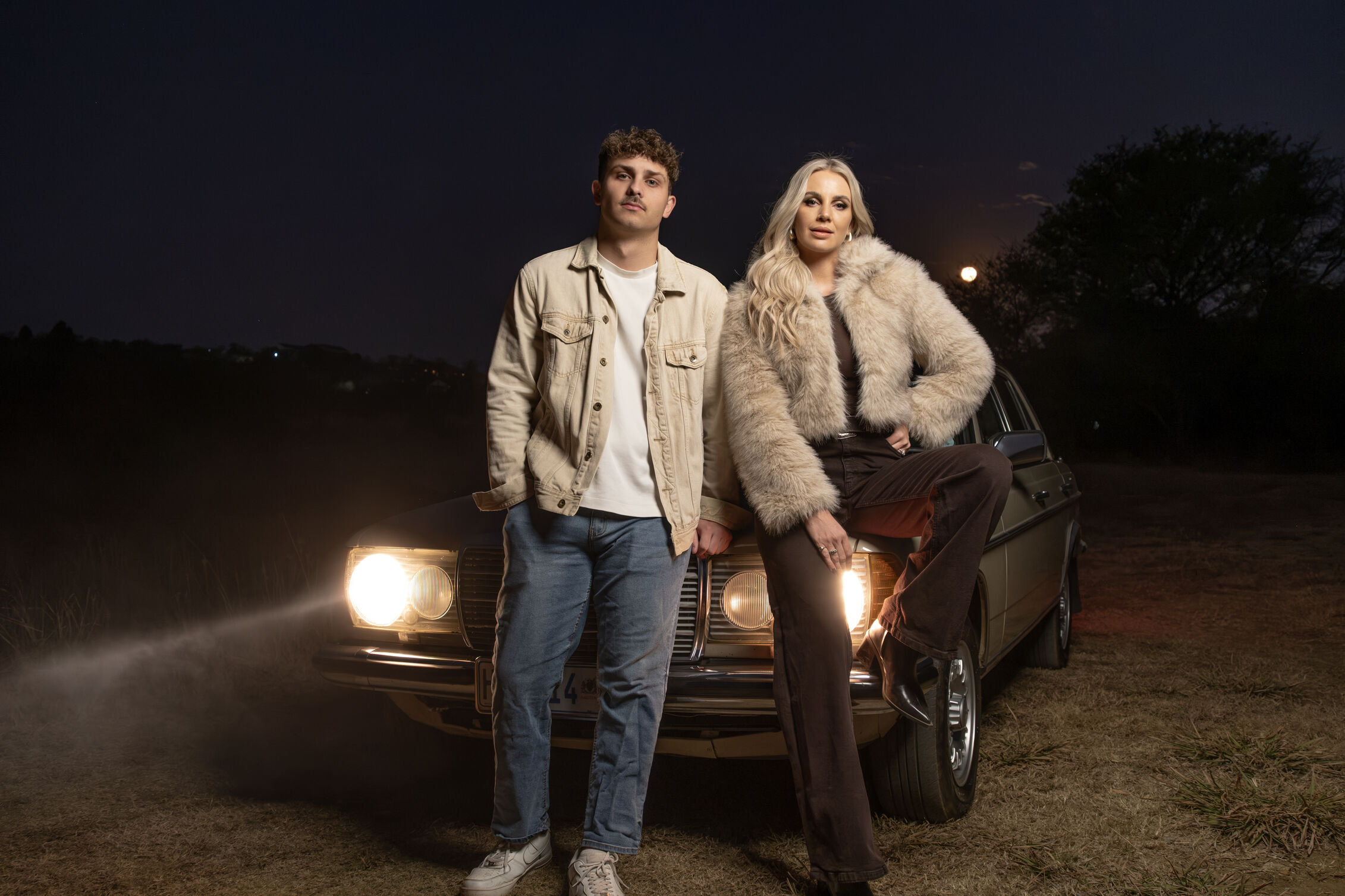Volronde oomblik vir JACOBUS met Demi Lee Moore-duet