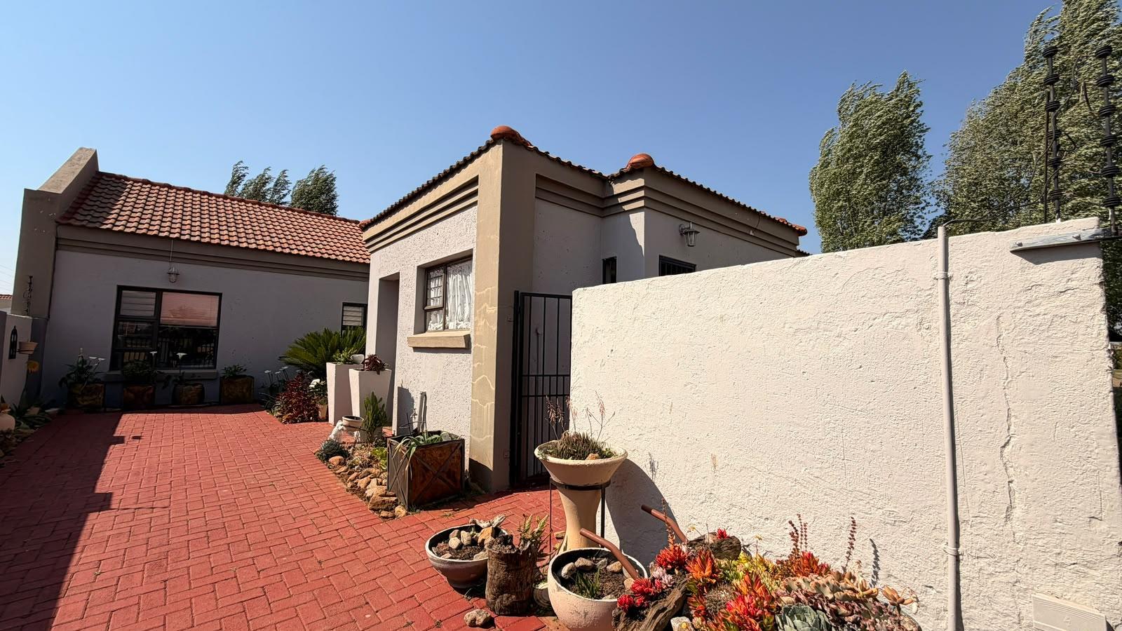 4 Bedroom House to Rent in Grimbeeck Park