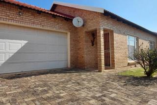 2 Bedroom Townhouse to Rent in Wilkoppies