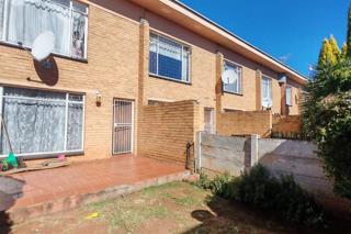 2 Bedroom Townhouse for Sale in Potchefstroom Central