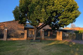 6 Bedroom House for Sale in Grimbeeck Park