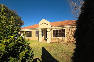 3 Bedroom Townhouse for Sale in Baillie Park