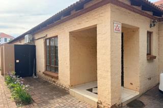 5 Bedroom House to Rent in Bult West