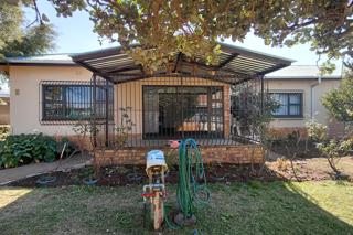 4 Bedroom House to Rent in Elandia