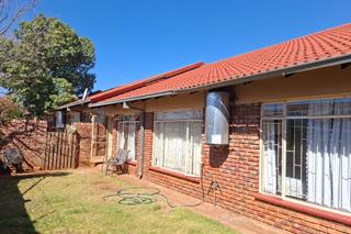 2 Bedroom Townhouse to Rent in Meiringspark