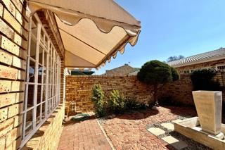 2 Bedroom Townhouse for Sale in Kannoniers Park