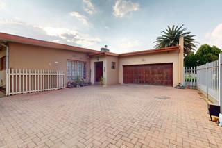 6 Bedroom House for Sale in Potchefstroom Central