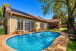 4 Bedroom Townhouse for Sale in Wilkoppies