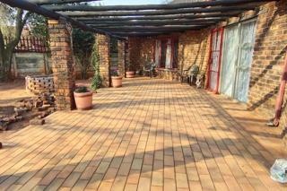 5 Bedroom House for Sale in Carletonville Central