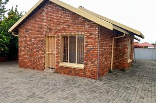 3 Bedroom House for Sale in Geelhoutpark