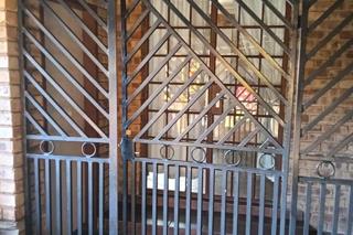2 Bedroom Apartment / Flat to Rent in Potchefstroom Central