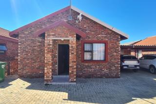 2 Bedroom Townhouse to Rent in Dassie Rand