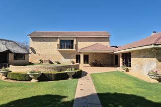4 Bedroom House for Sale in Van Der Hoff Park