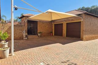 2 Bedroom Townhouse for Sale in Doringkruin