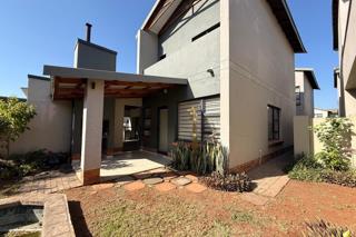 3 Bedroom Townhouse for Sale in Waterkloof Ah