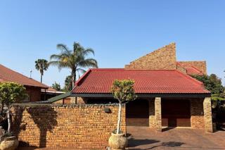 5 Bedroom House for Sale in Safari Gardens