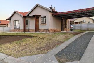3 Bedroom House for Sale in Waterkloof