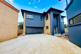 3 Bedroom Townhouse to Rent in Van Der Hoff Park
