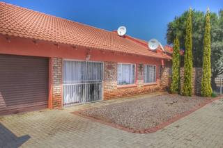 2 Bedroom Townhouse to Rent in Wilkoppies