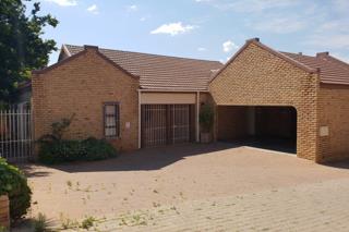 3 Bedroom House to Rent in Wilkoppies