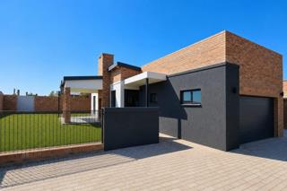 3 Bedroom House for Sale in Van Der Hoff Park