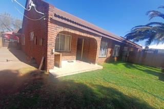 3 Bedroom Townhouse for Sale in Adamayview