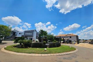2 Bedroom Apartment / Flat to Rent in Van Der Hoff Park
