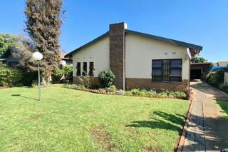 3 Bedroom House for Sale in Oos Einde