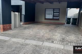 2 Bedroom Townhouse to Rent in Waterkloof Hill Estate