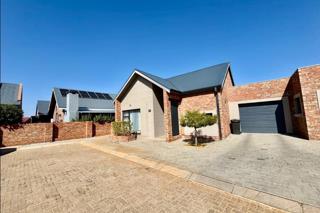 2 Bedroom Townhouse to Rent in De Land Estate