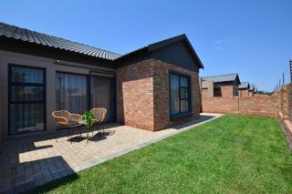 2 Bedroom Townhouse to Rent in Van Der Hoff Park