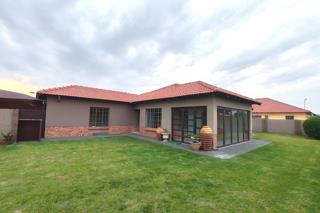 3 Bedroom House to Rent in Waterkloof East