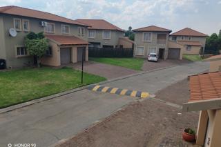 3 Bedroom Townhouse to Rent in Waterval East